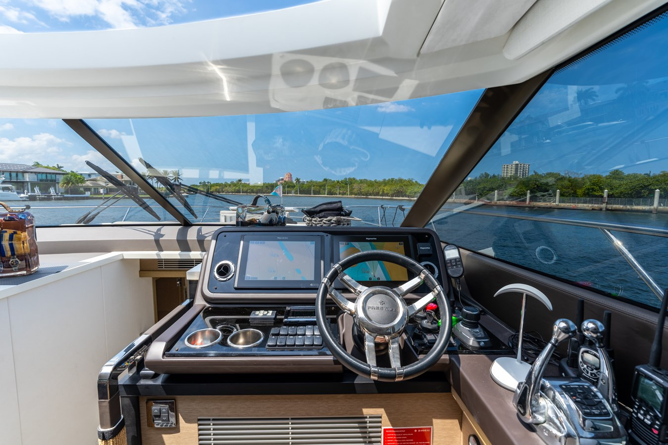 https://arconyachts.ams3.digitaloceanspaces.com/112940/conversions/large_4692202-optimize.jpg