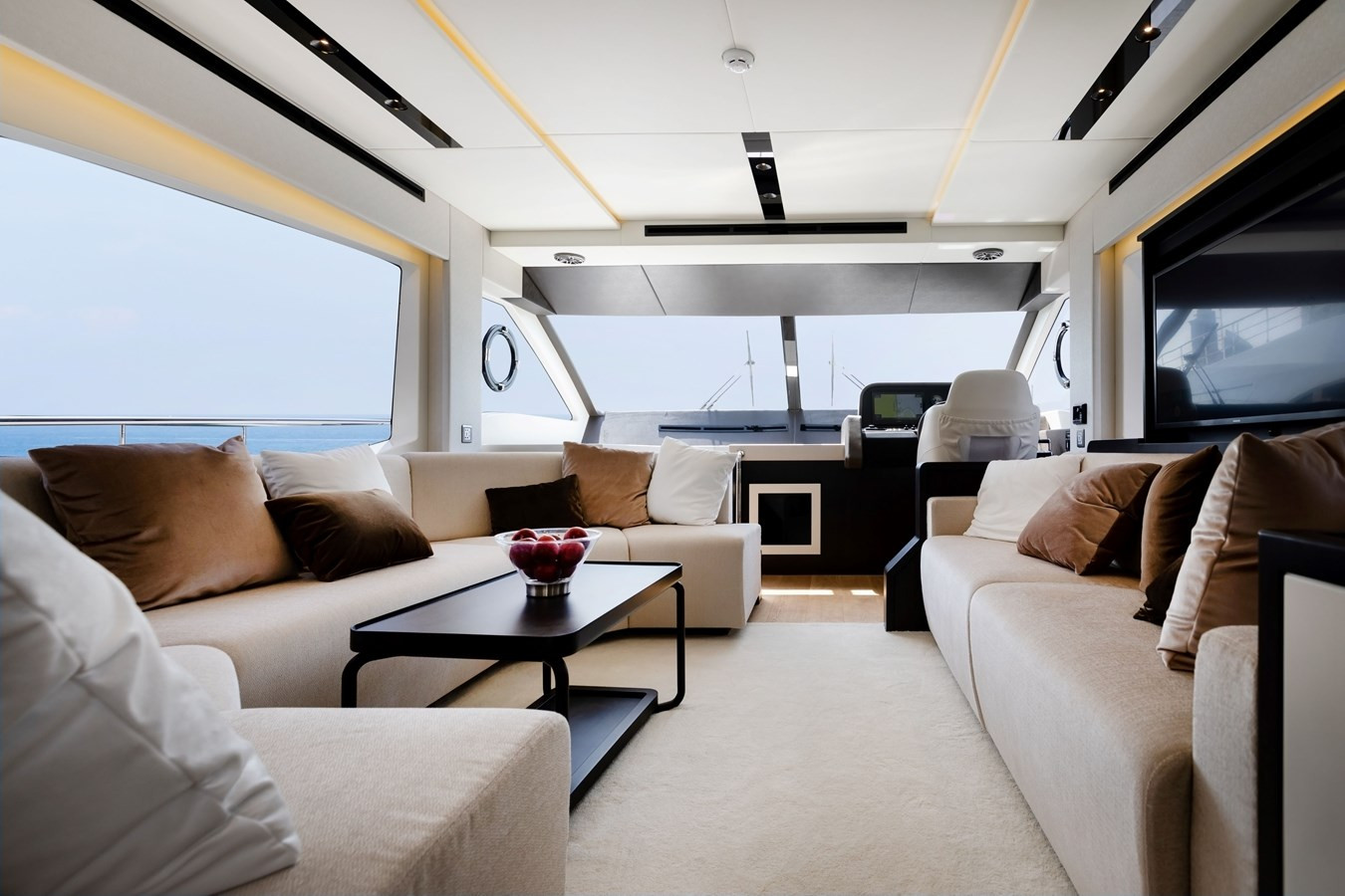 https://arconyachts.ams3.digitaloceanspaces.com/112964/conversions/large_4126677-optimize.jpg