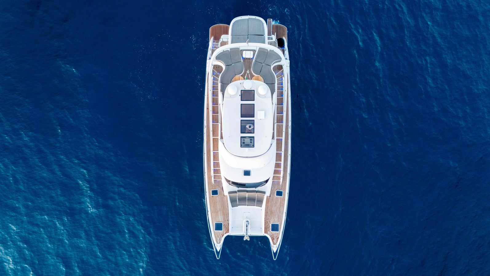 https://arconyachts.ams3.digitaloceanspaces.com/112969/conversions/large_4743028-optimize.jpg