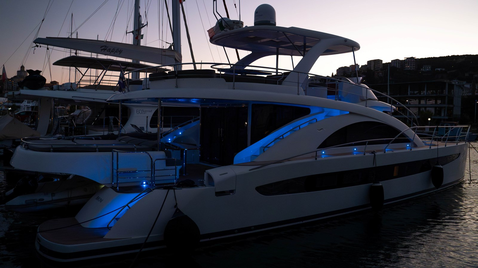 https://arconyachts.ams3.digitaloceanspaces.com/112972/conversions/large_4743029-optimize.jpg