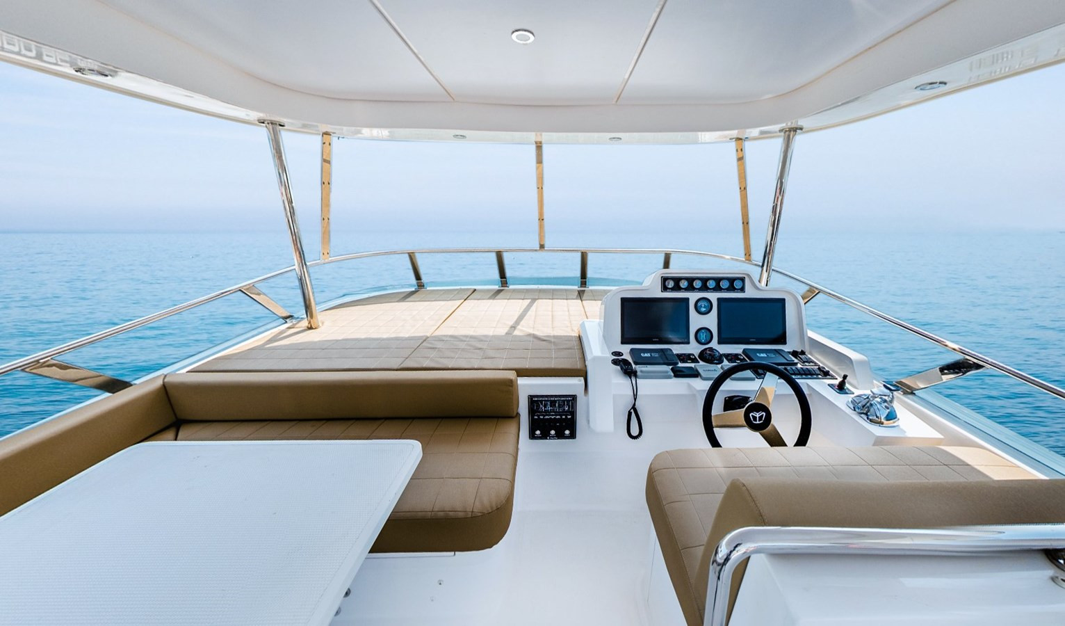https://arconyachts.ams3.digitaloceanspaces.com/112996/conversions/large_4126712-optimize.jpg