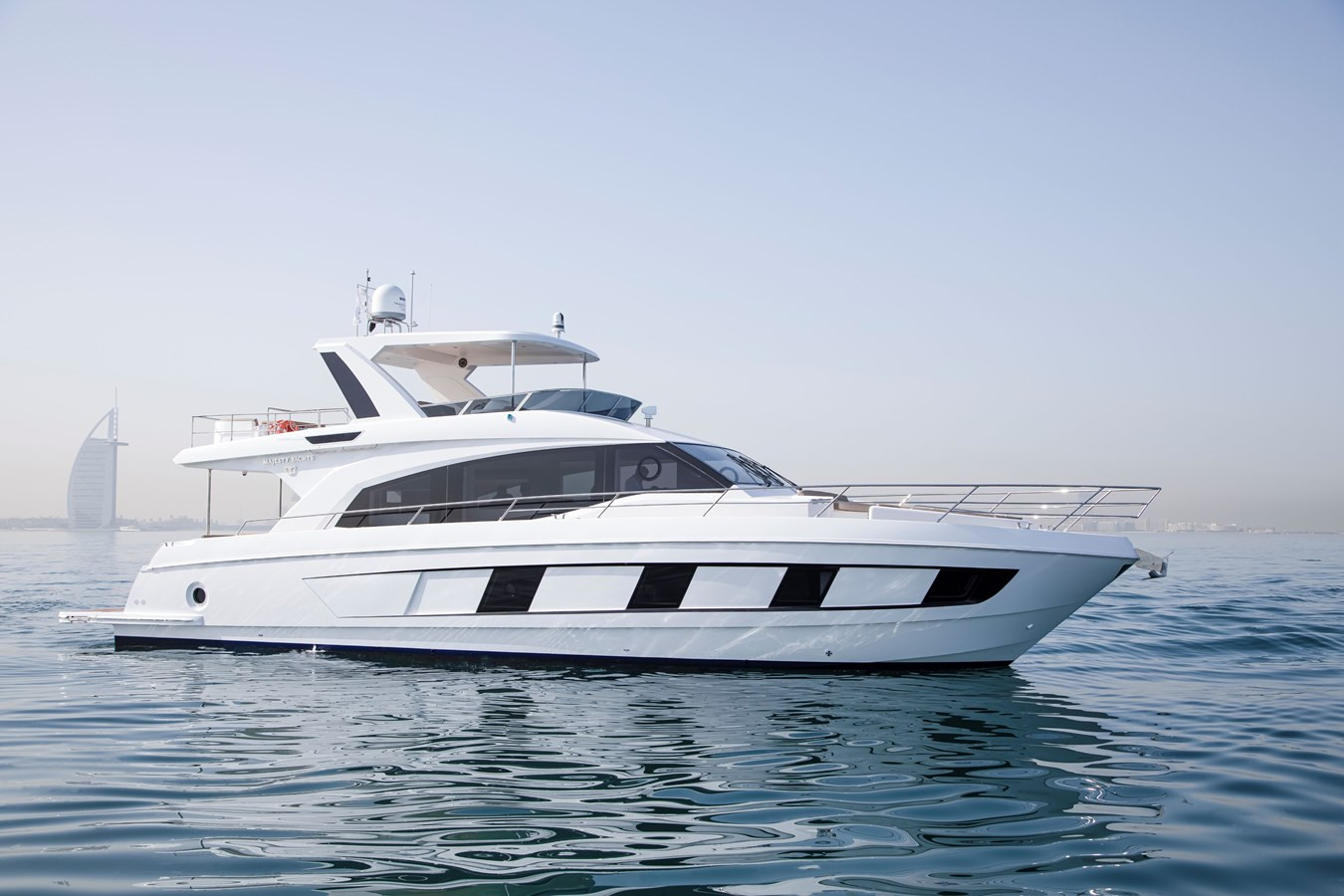 https://arconyachts.ams3.digitaloceanspaces.com/112999/conversions/large_4126691-optimize.jpg
