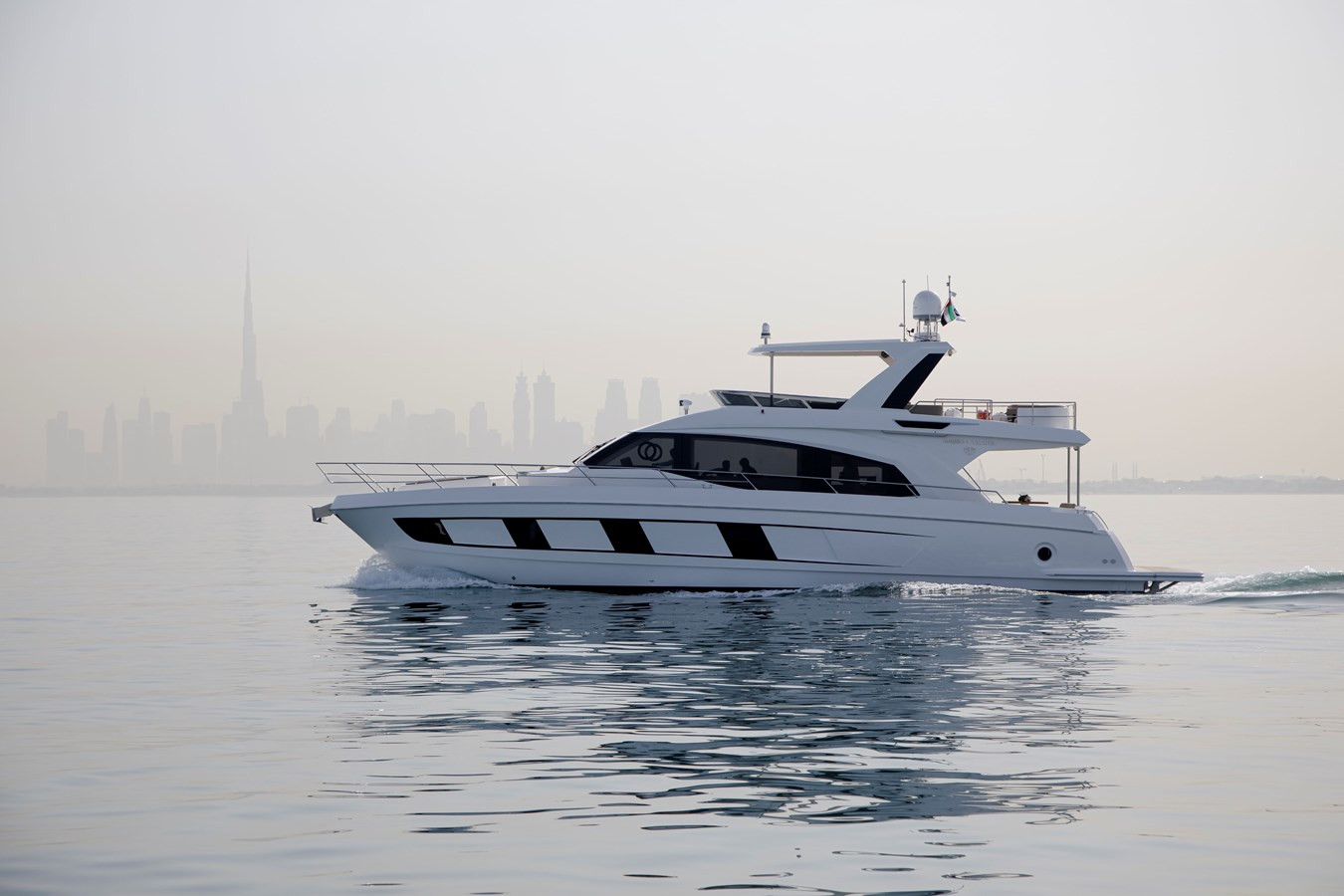 https://arconyachts.ams3.digitaloceanspaces.com/113005/conversions/large_4126693-optimize.jpg