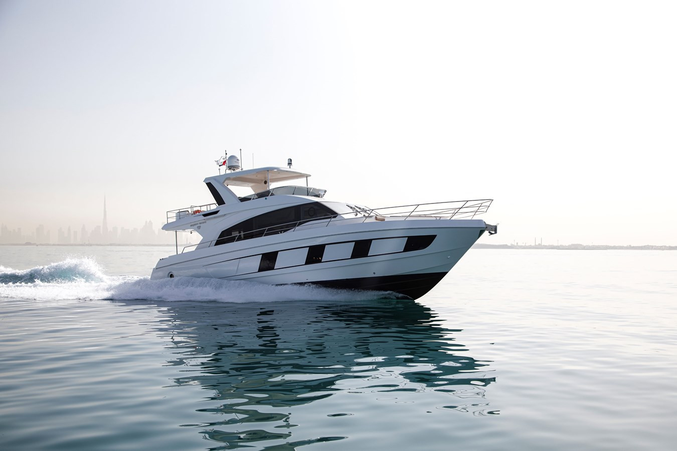 https://arconyachts.ams3.digitaloceanspaces.com/113007/conversions/large_4126694-optimize.jpg
