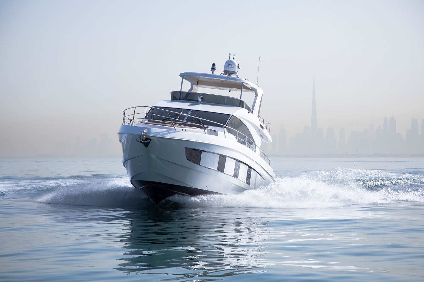 https://arconyachts.ams3.digitaloceanspaces.com/113022/conversions/large_4126699-optimize.jpg