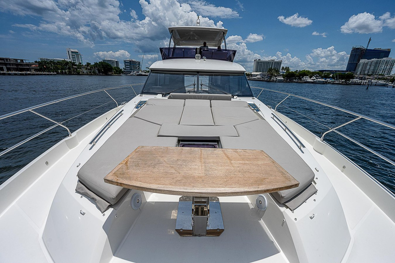 https://arconyachts.ams3.digitaloceanspaces.com/113110/conversions/large_4389366-optimize.jpg