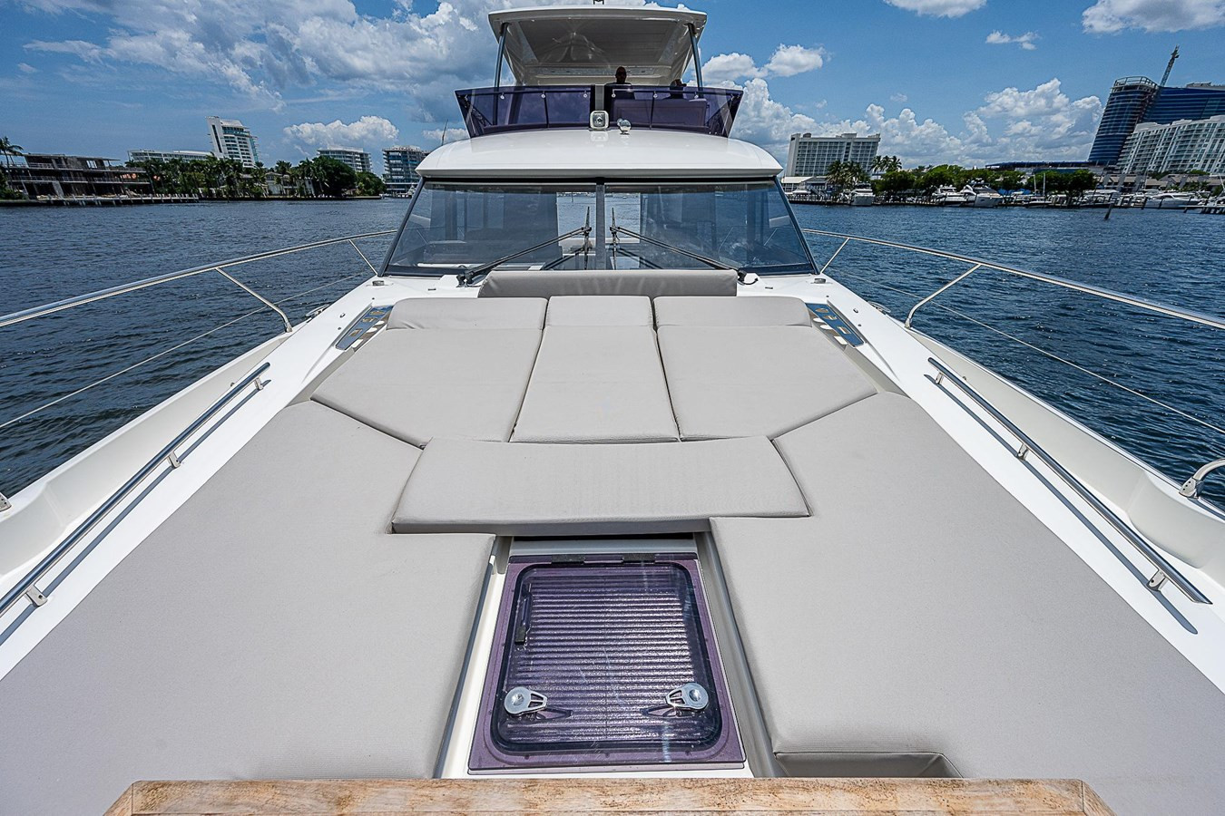 https://arconyachts.ams3.digitaloceanspaces.com/113113/conversions/large_4389367-optimize.jpg