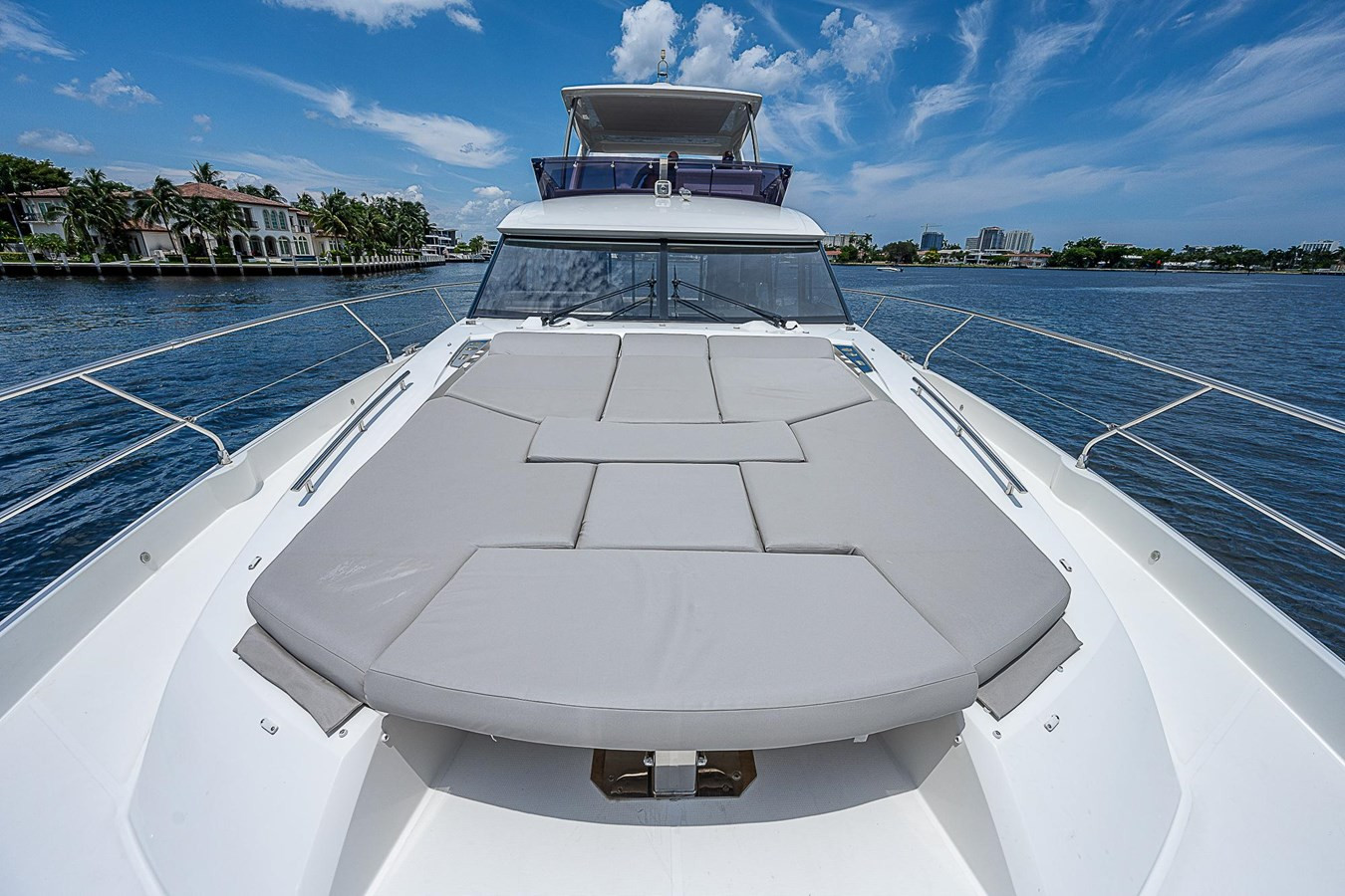 https://arconyachts.ams3.digitaloceanspaces.com/113122/conversions/large_4389370-optimize.jpg