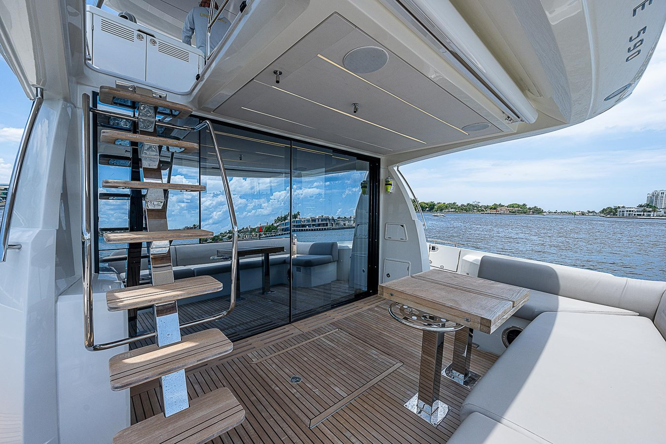 https://arconyachts.ams3.digitaloceanspaces.com/113143/conversions/large_4389377-optimize.jpg