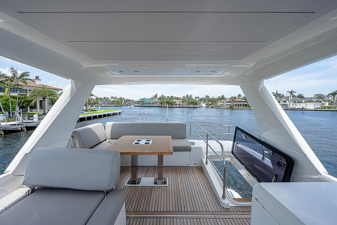 https://arconyachts.ams3.digitaloceanspaces.com/113149/conversions/large_4389379-optimize.jpg