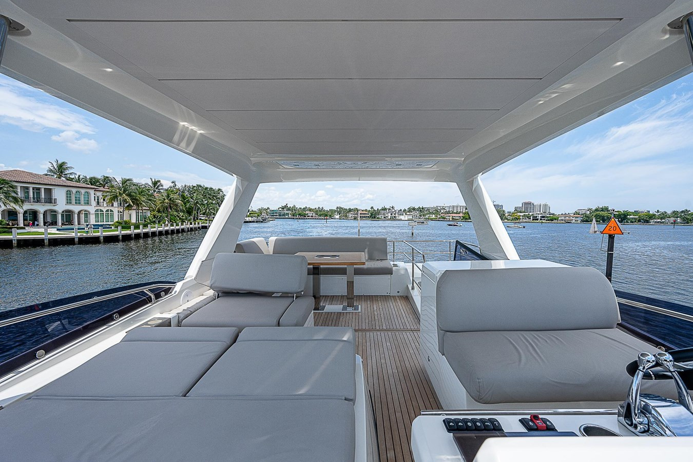https://arconyachts.ams3.digitaloceanspaces.com/113168/conversions/large_4389385-optimize.jpg