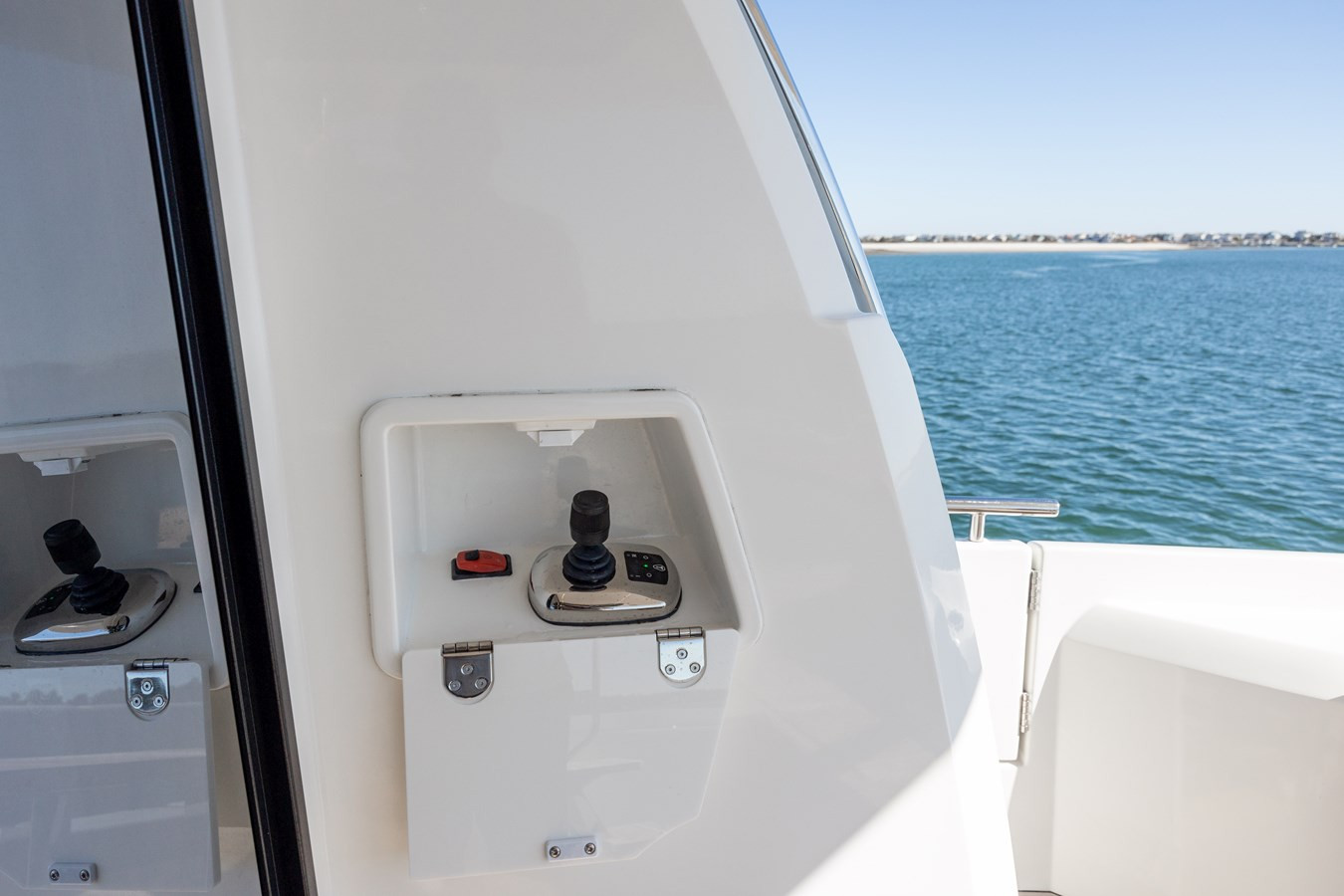 https://arconyachts.ams3.digitaloceanspaces.com/113175/conversions/large_4539386-optimize.jpg