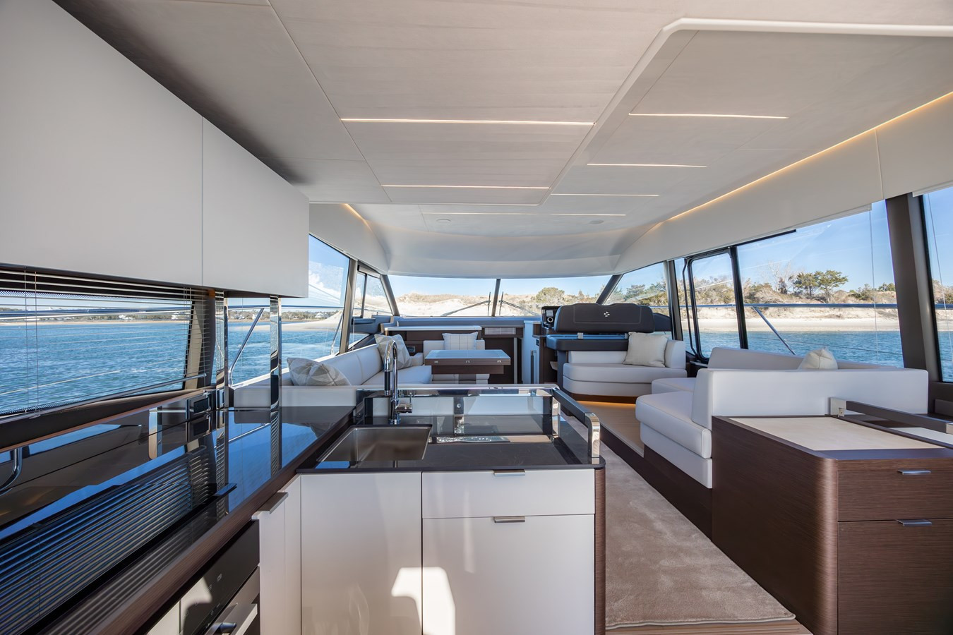 https://arconyachts.ams3.digitaloceanspaces.com/113196/conversions/large_4539396-optimize.jpg
