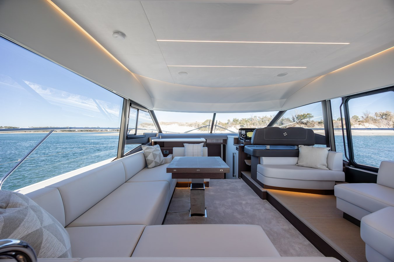 https://arconyachts.ams3.digitaloceanspaces.com/113199/conversions/large_4539397-optimize.jpg