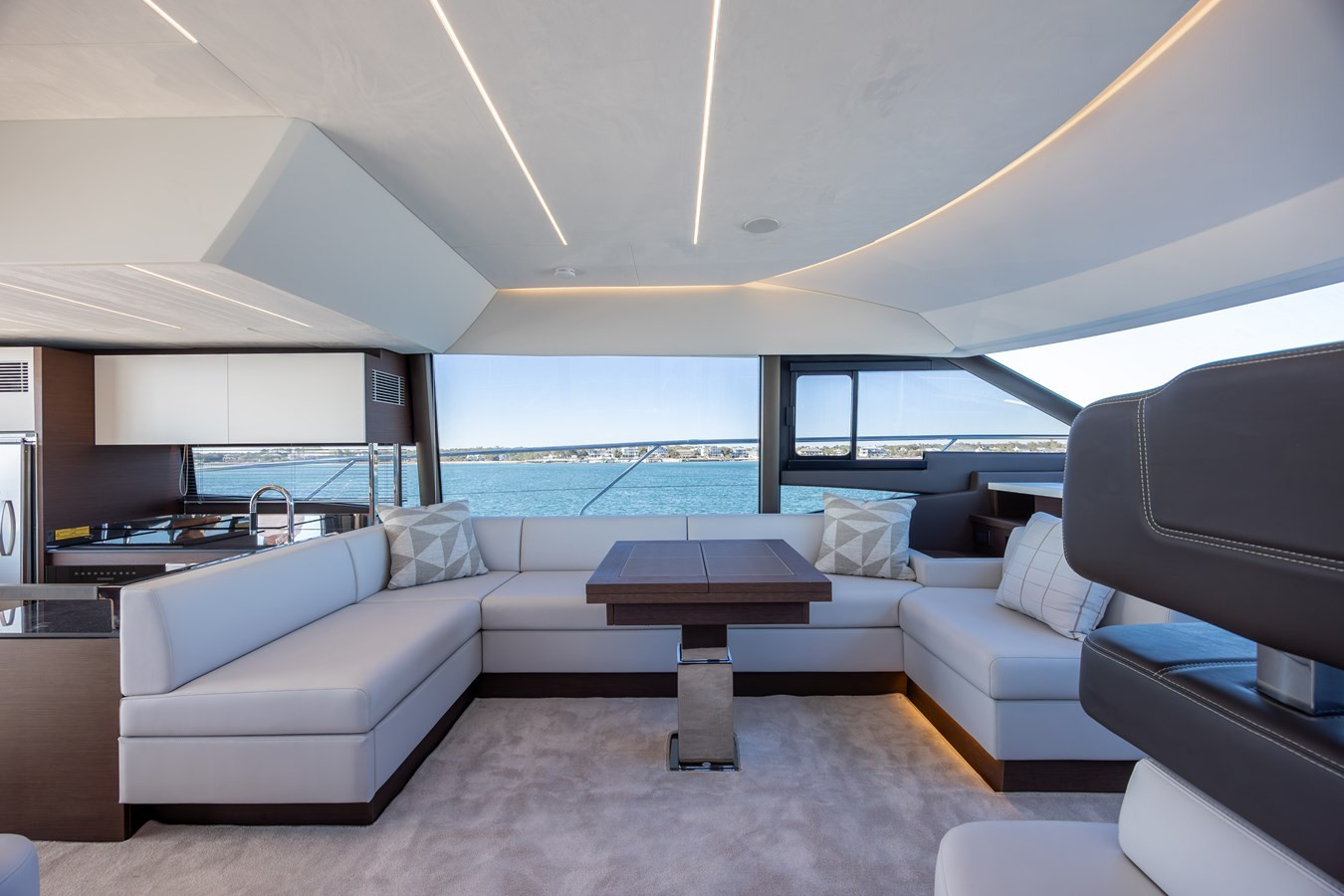 https://arconyachts.ams3.digitaloceanspaces.com/113205/conversions/large_4539399-optimize.jpg