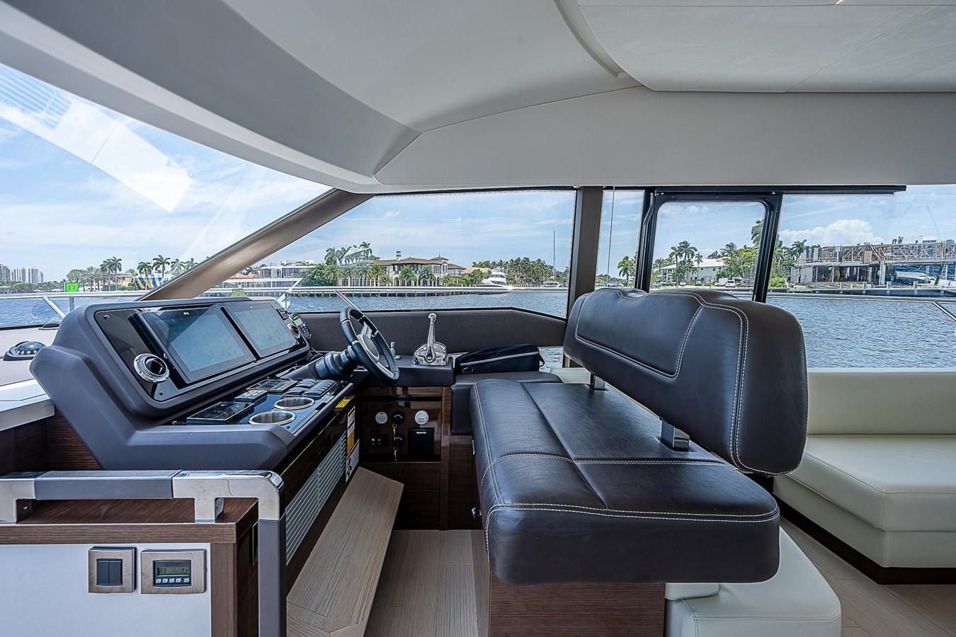 https://arconyachts.ams3.digitaloceanspaces.com/113206/conversions/large_4389398-optimize.jpg