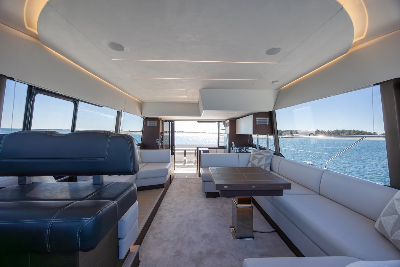 https://arconyachts.ams3.digitaloceanspaces.com/113211/conversions/large_4539401-optimize.jpg