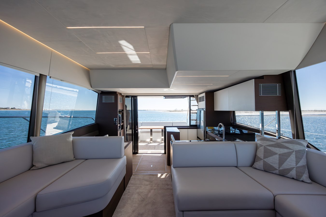 https://arconyachts.ams3.digitaloceanspaces.com/113230/conversions/large_4539407-optimize.jpg