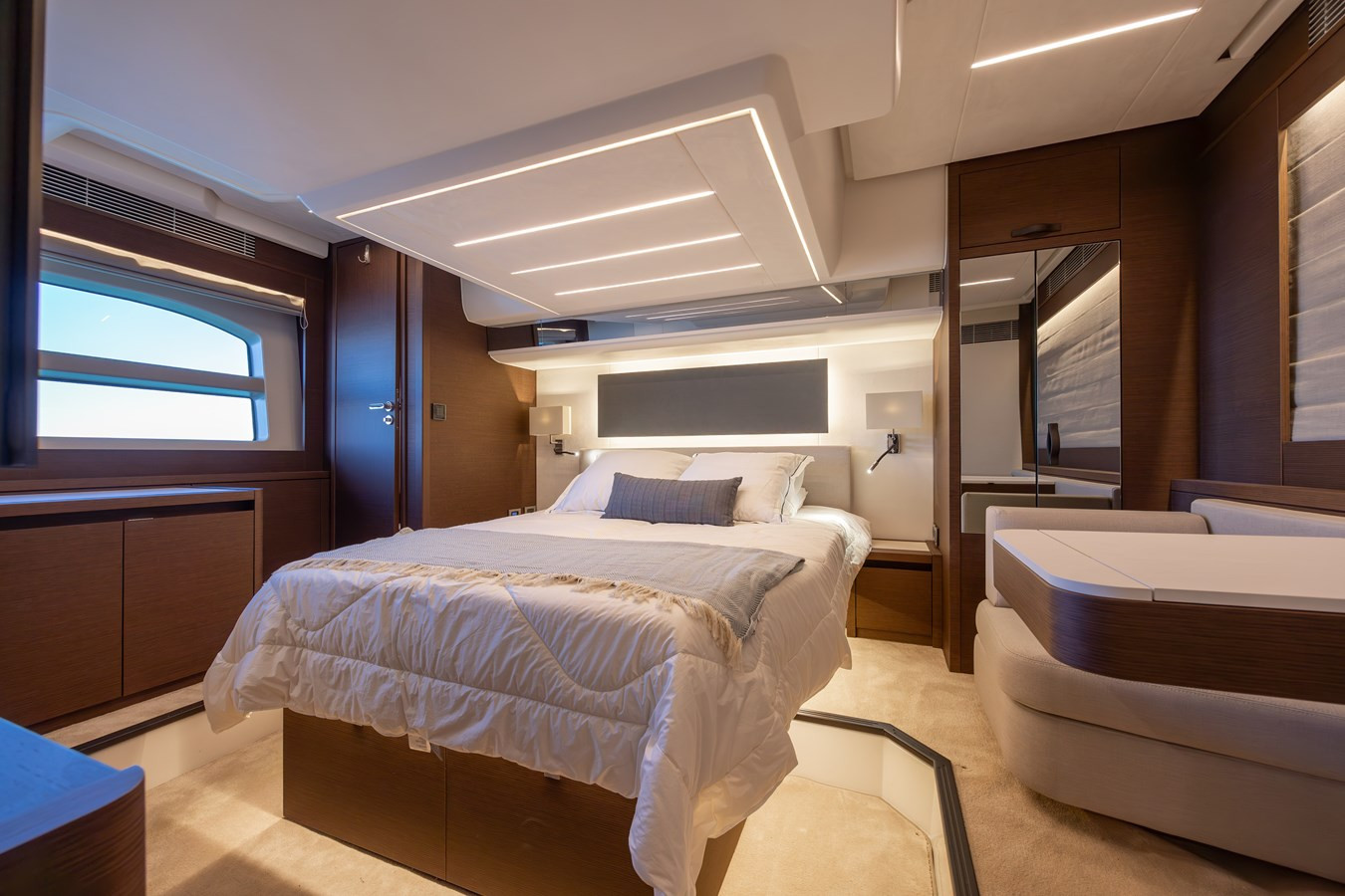 https://arconyachts.ams3.digitaloceanspaces.com/113237/conversions/large_4539410-optimize.jpg