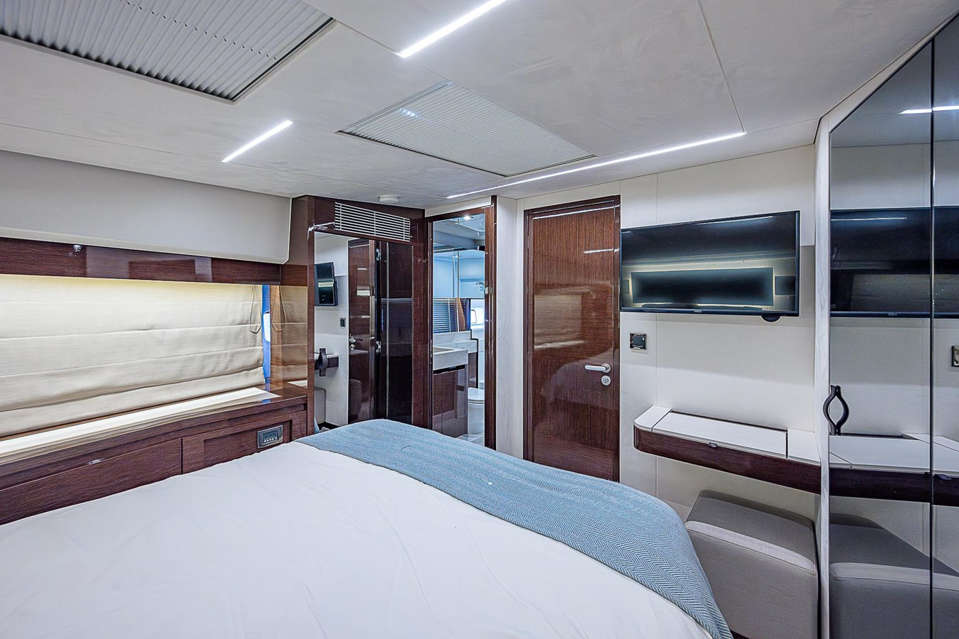 https://arconyachts.ams3.digitaloceanspaces.com/113249/conversions/large_4389413-optimize.jpg