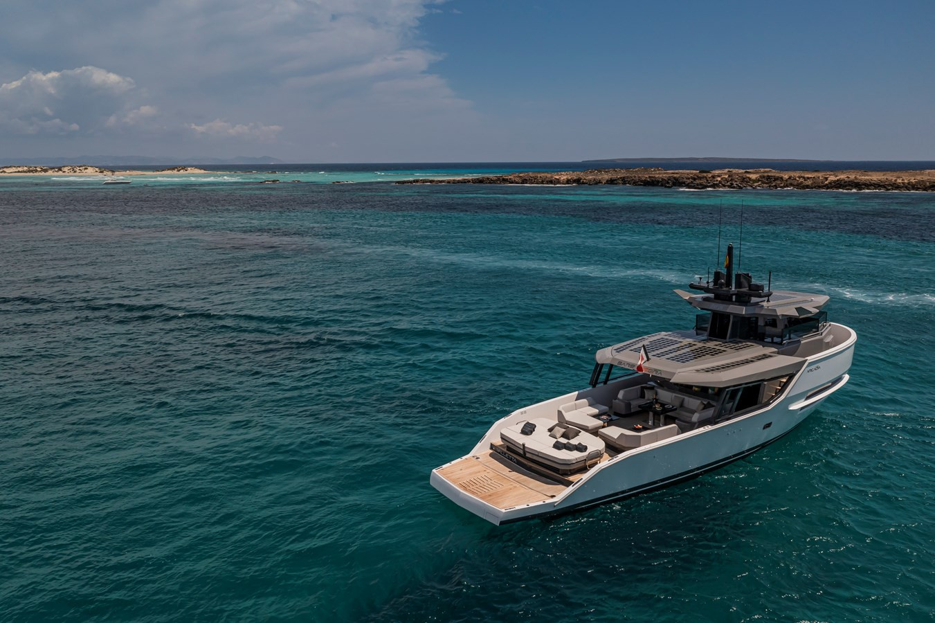 https://arconyachts.ams3.digitaloceanspaces.com/113269/conversions/large_4123629-optimize.jpg