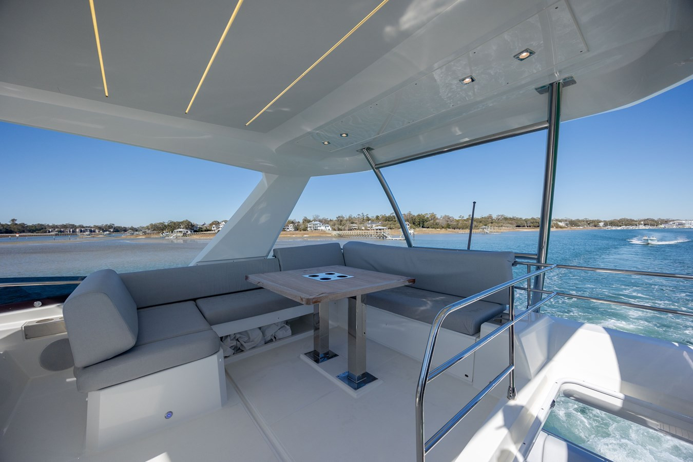 https://arconyachts.ams3.digitaloceanspaces.com/113313/conversions/large_4539440-optimize.jpg
