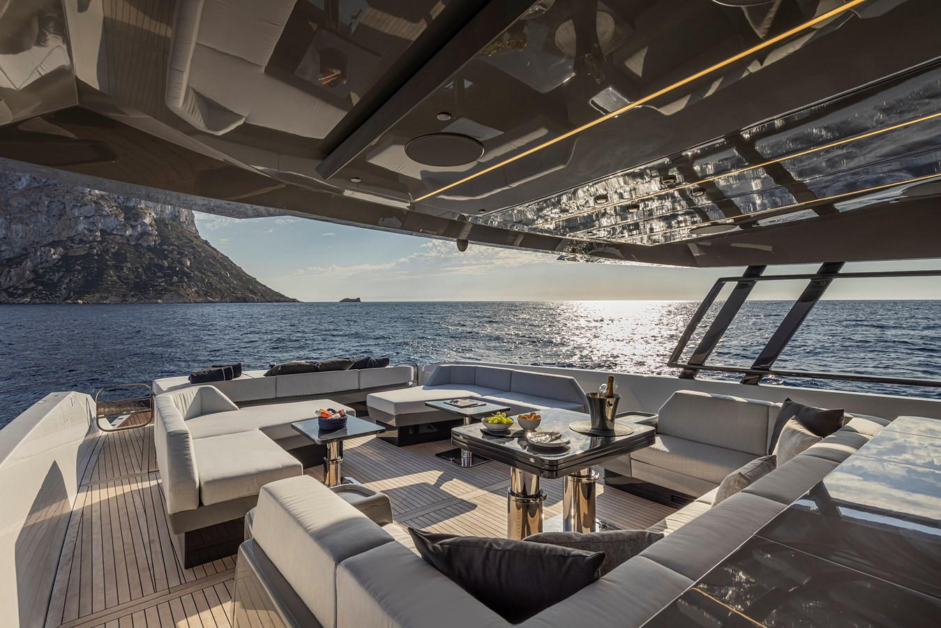 https://arconyachts.ams3.digitaloceanspaces.com/113317/conversions/large_4123655-optimize.jpg