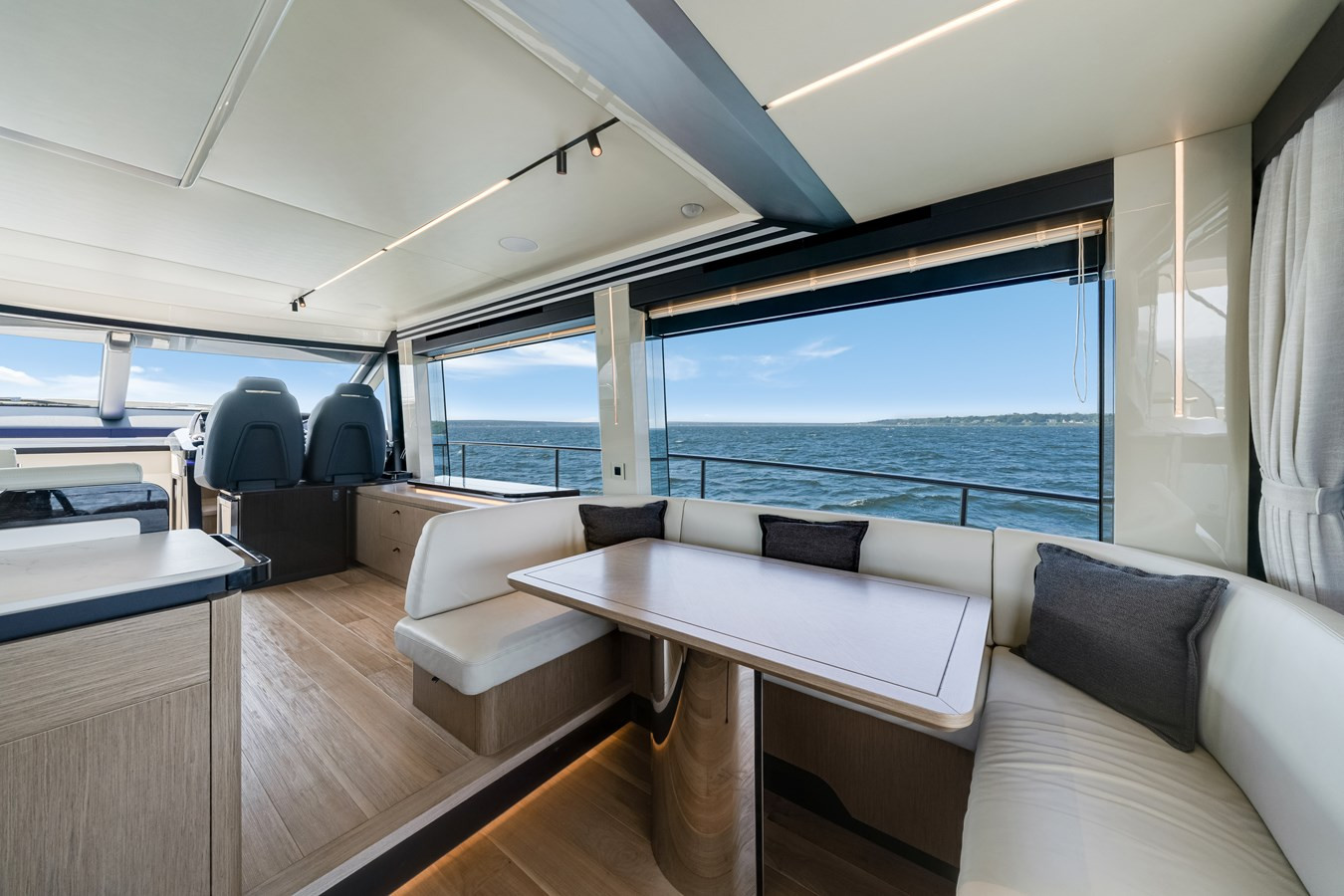 https://arconyachts.ams3.digitaloceanspaces.com/113333/conversions/large_4698671-optimize.jpg