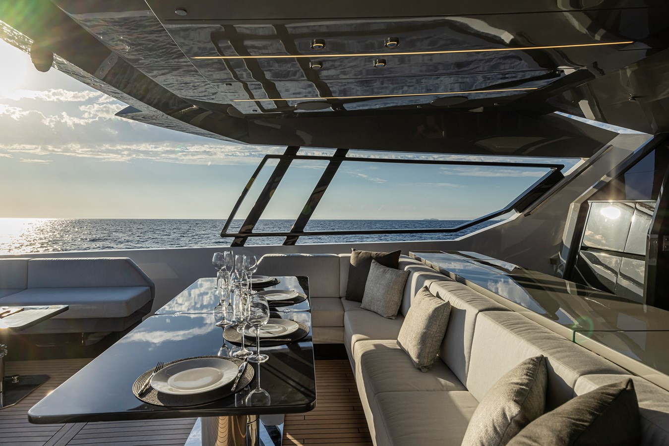 https://arconyachts.ams3.digitaloceanspaces.com/113334/conversions/large_4123663-optimize.jpg