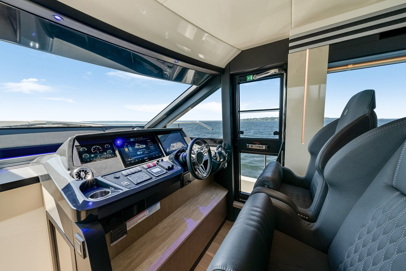 https://arconyachts.ams3.digitaloceanspaces.com/113339/conversions/large_4698676-optimize.jpg