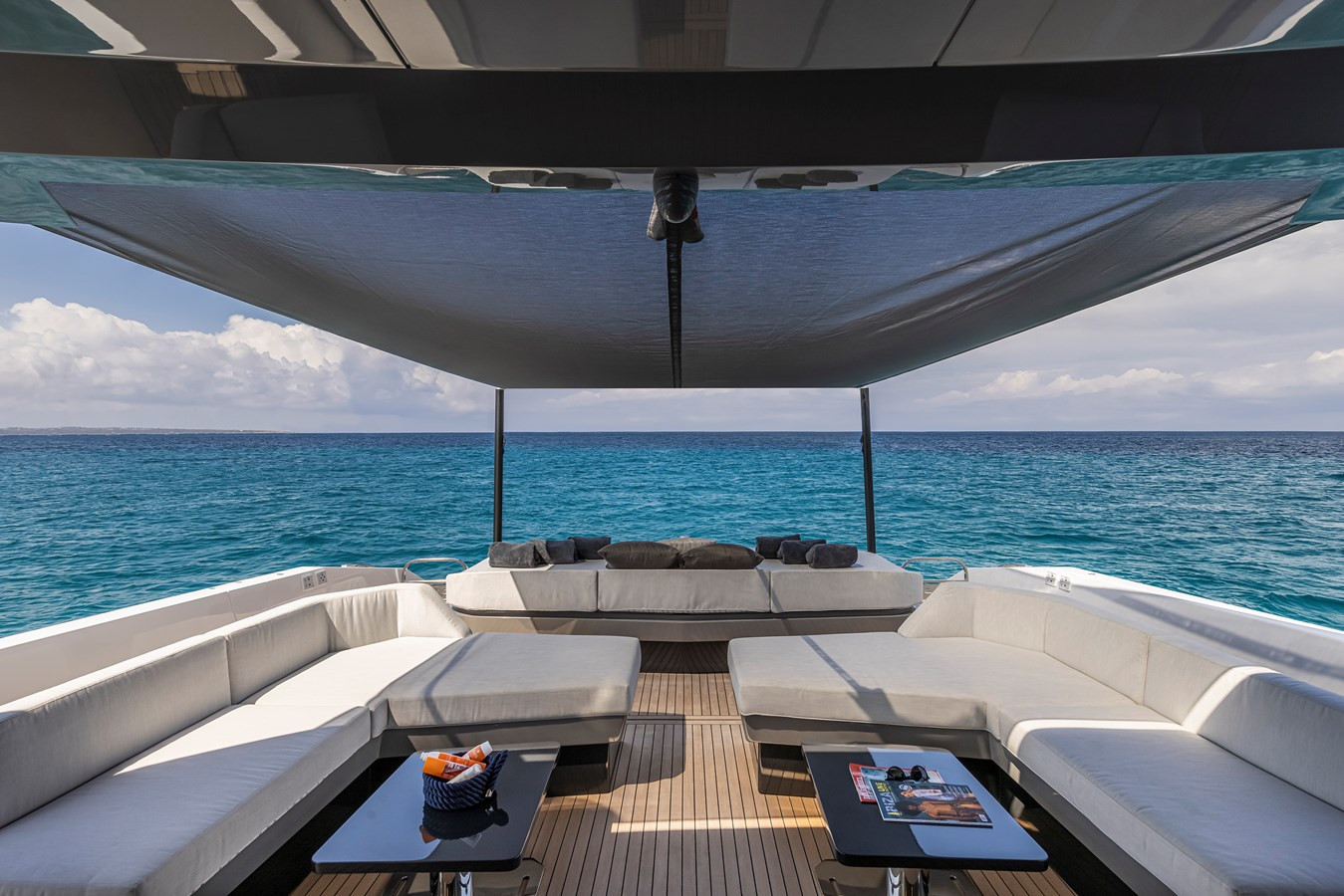 https://arconyachts.ams3.digitaloceanspaces.com/113340/conversions/large_4123666-optimize.jpg