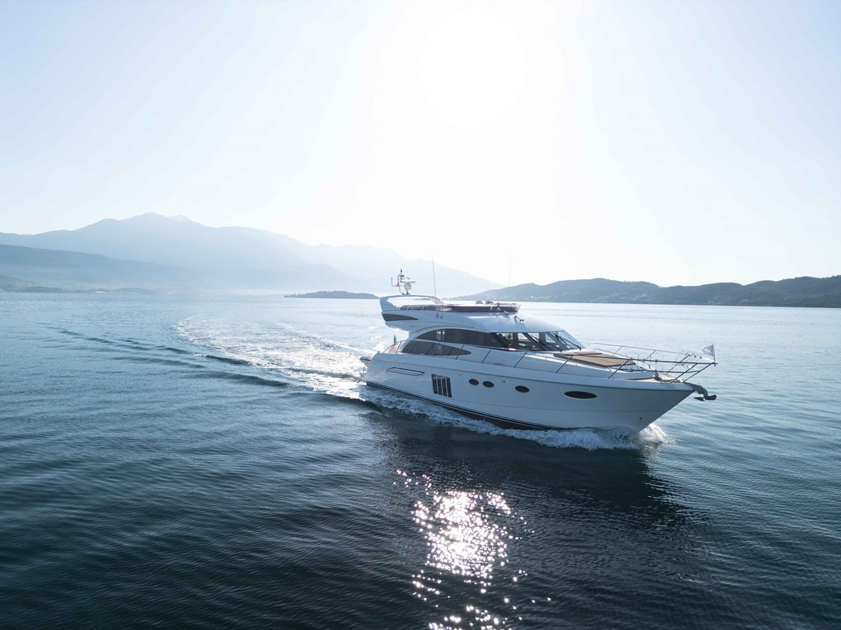 https://arconyachts.ams3.digitaloceanspaces.com/113351/conversions/large_4579114-optimize.jpg