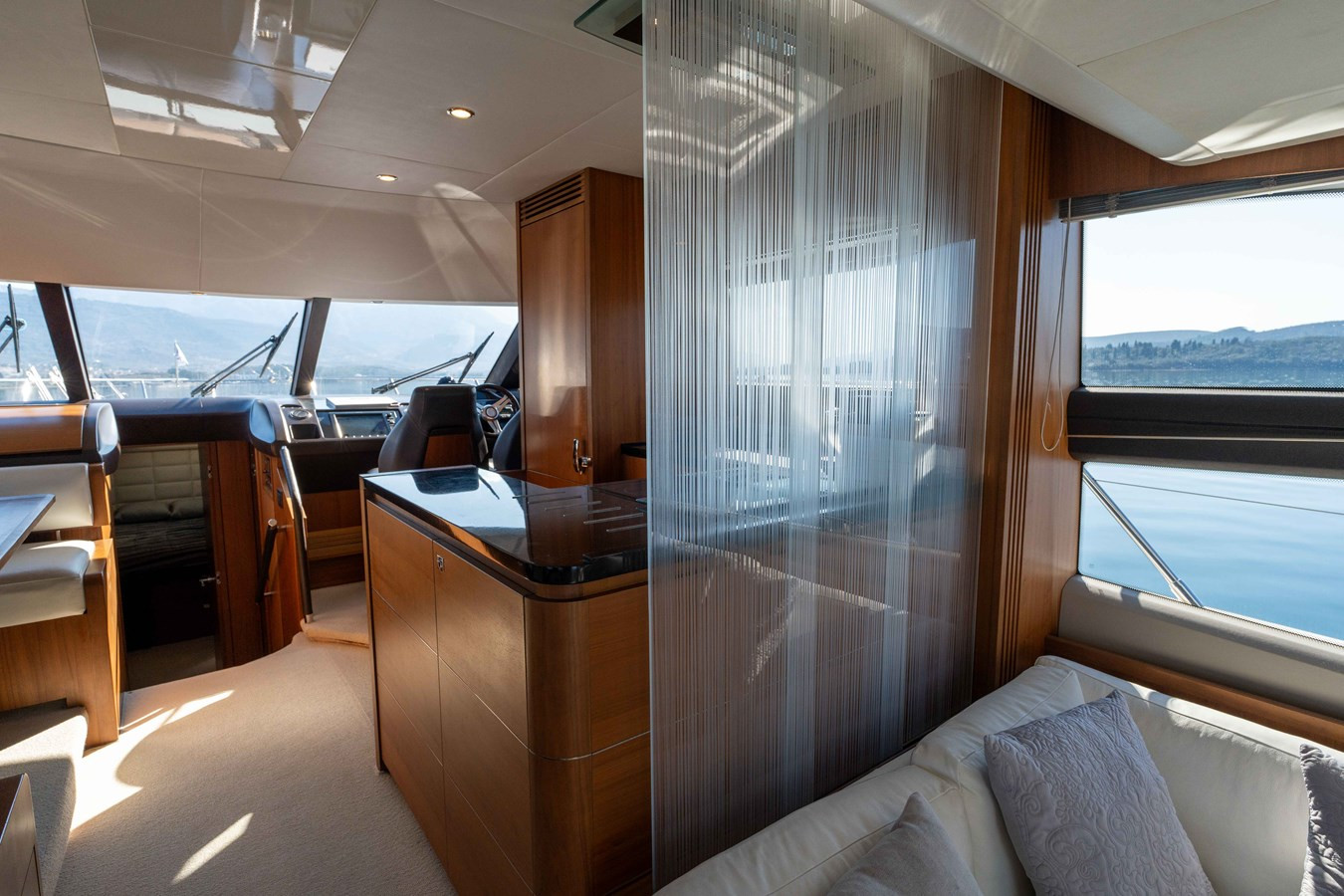 https://arconyachts.ams3.digitaloceanspaces.com/113366/conversions/large_4579119-optimize.jpg