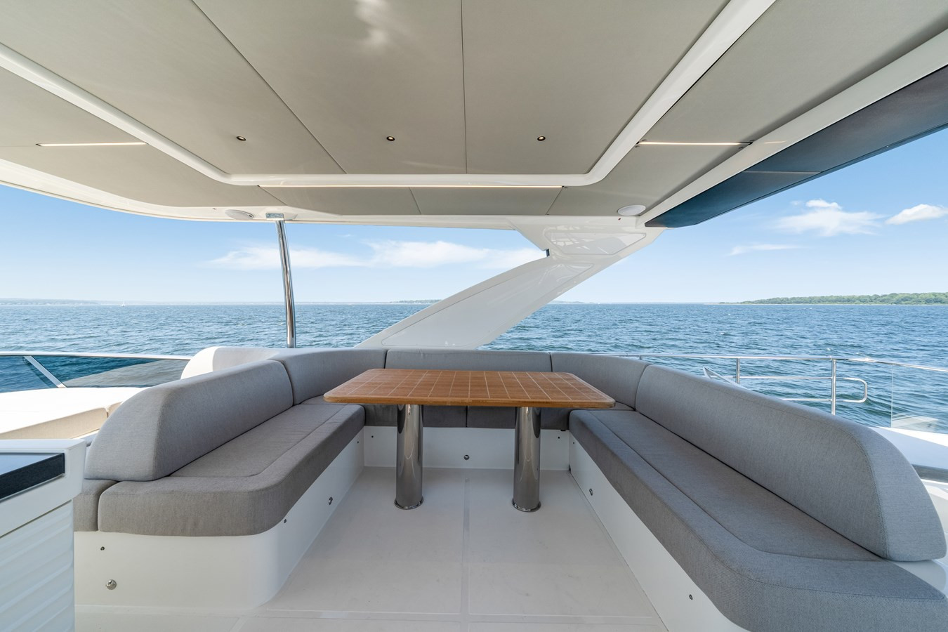 https://arconyachts.ams3.digitaloceanspaces.com/113395/conversions/large_4698704-optimize.jpg