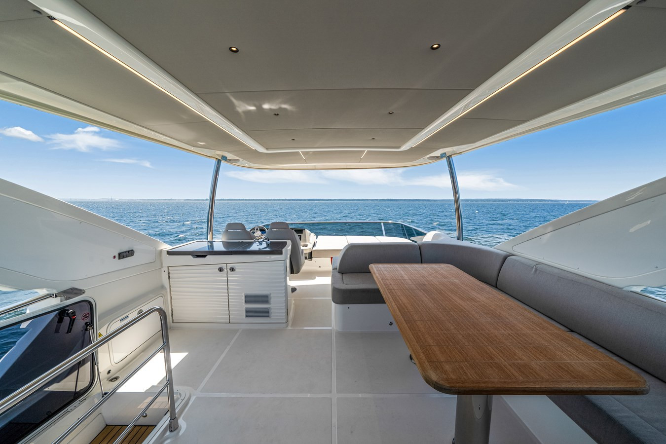 https://arconyachts.ams3.digitaloceanspaces.com/113397/conversions/large_4698703-optimize.jpg