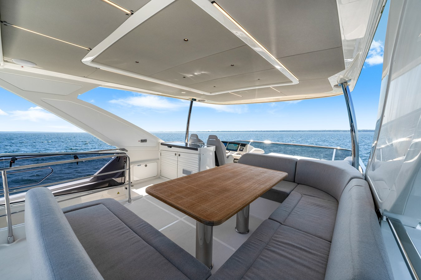 https://arconyachts.ams3.digitaloceanspaces.com/113400/conversions/large_4698707-optimize.jpg