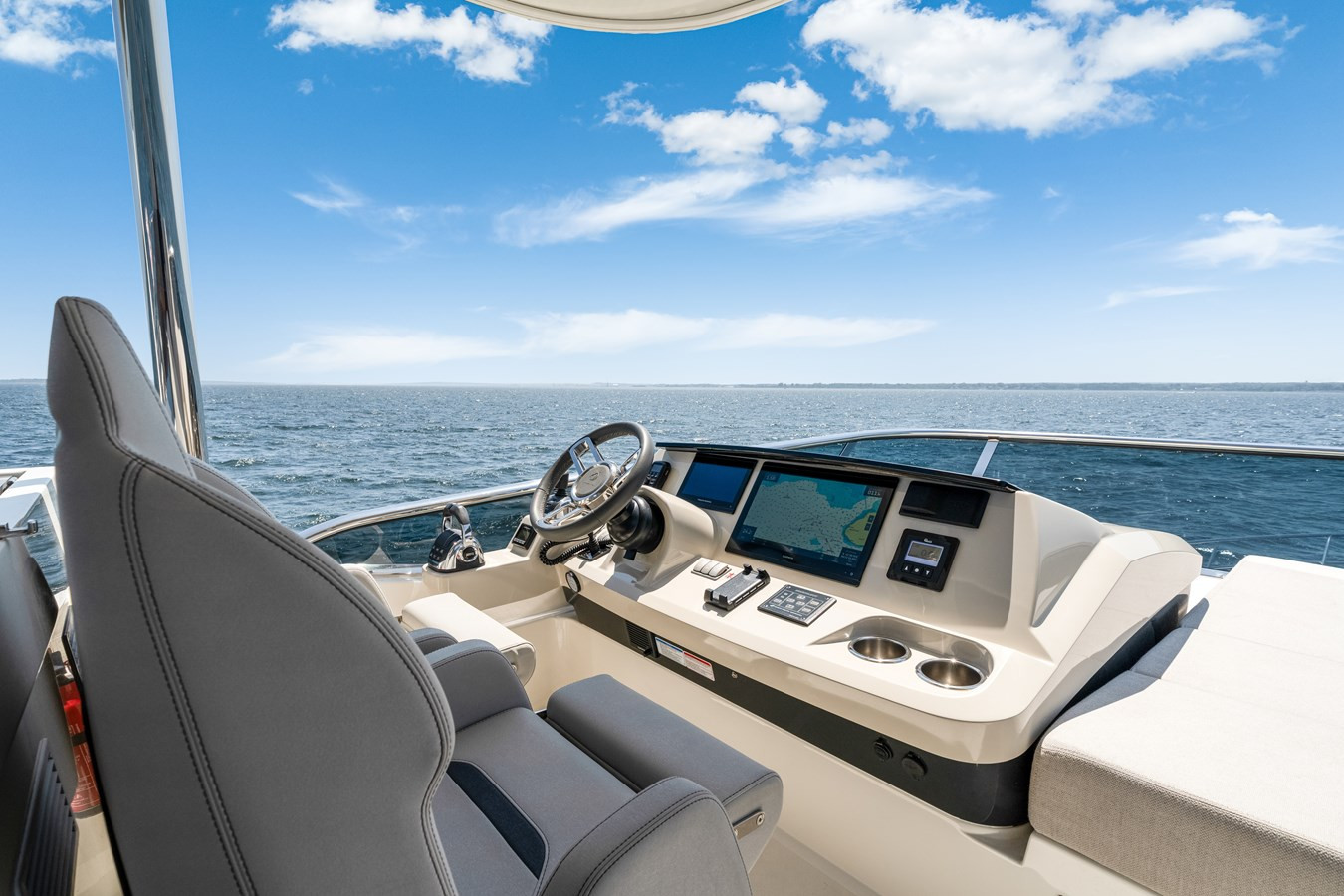 https://arconyachts.ams3.digitaloceanspaces.com/113402/conversions/large_4698708-optimize.jpg