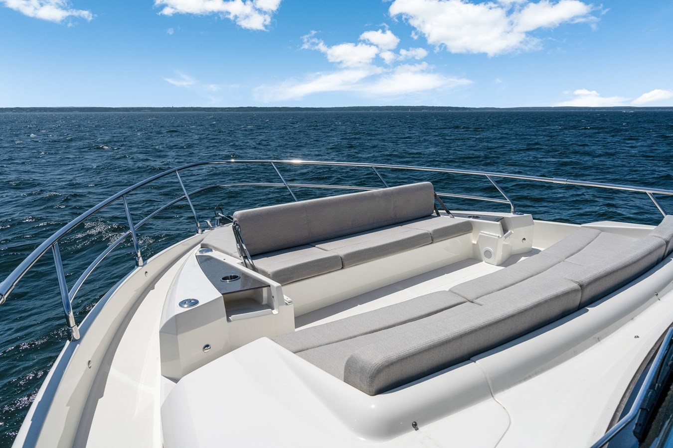 https://arconyachts.ams3.digitaloceanspaces.com/113413/conversions/large_4698699-optimize.jpg