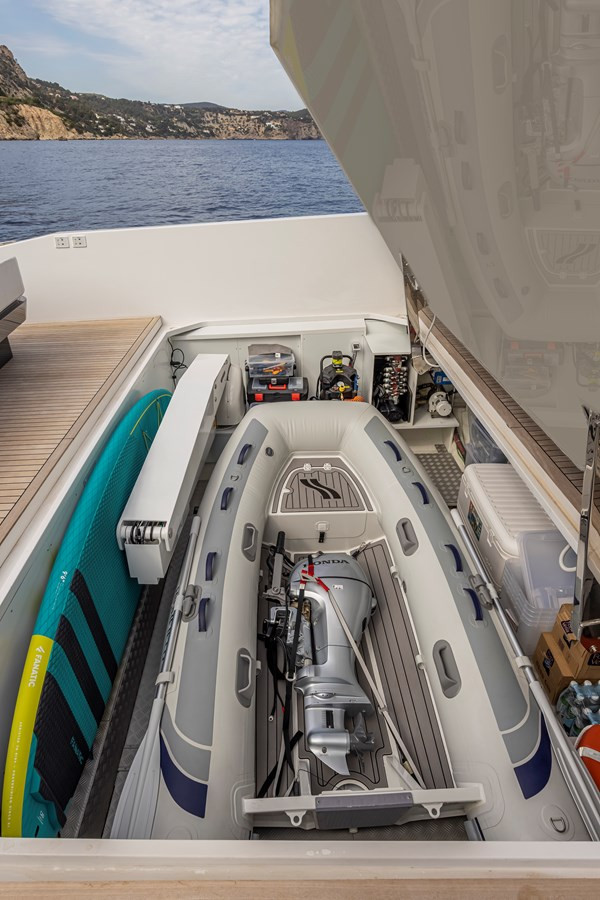 https://arconyachts.ams3.digitaloceanspaces.com/113420/conversions/large_4123774-optimize.jpg