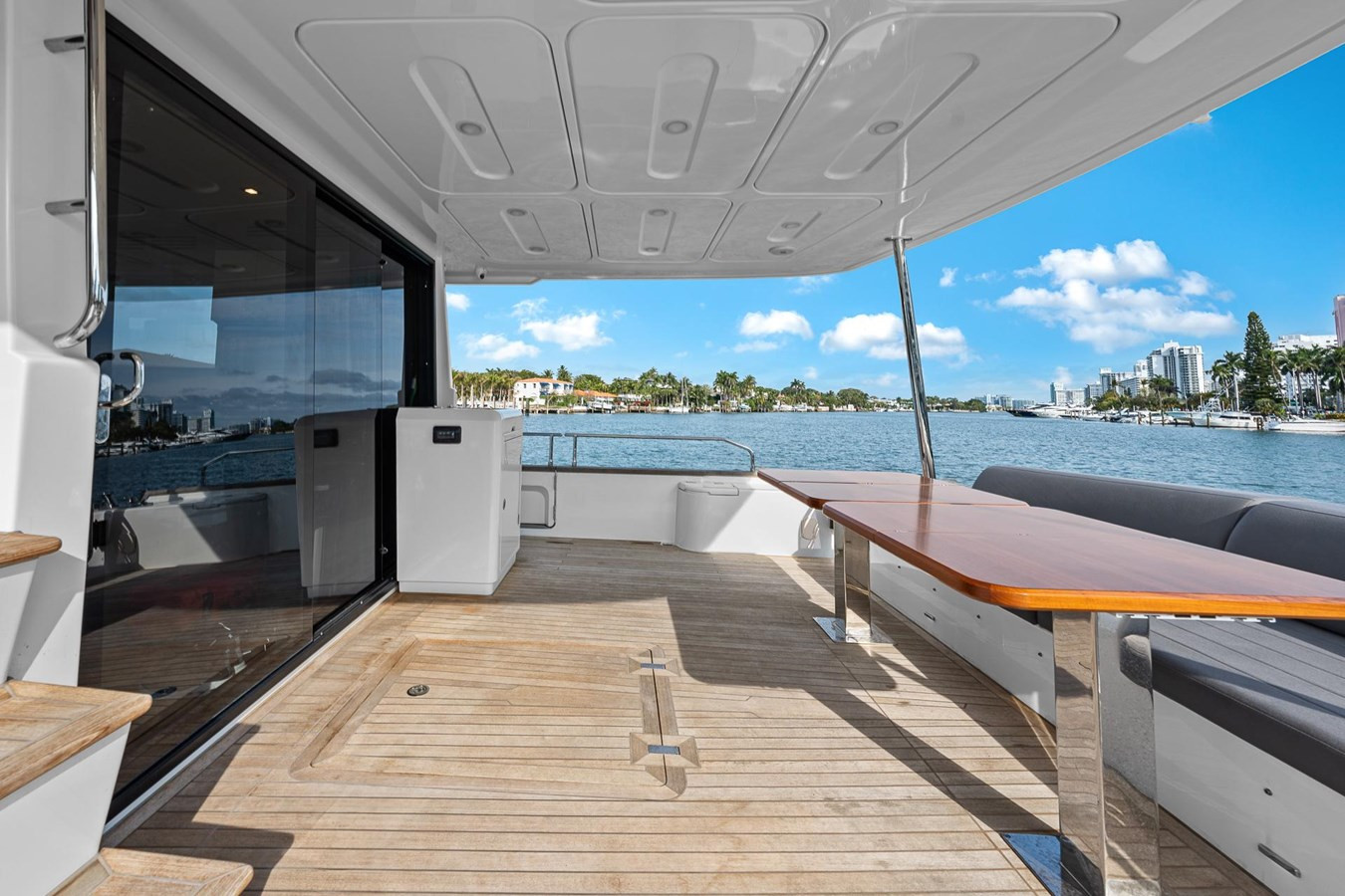 https://arconyachts.ams3.digitaloceanspaces.com/113449/conversions/large_4580343-optimize.jpg