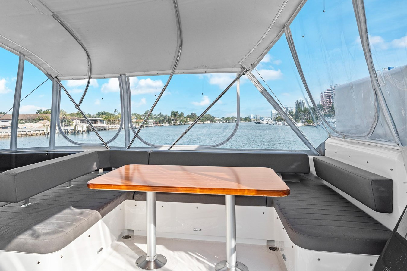 https://arconyachts.ams3.digitaloceanspaces.com/113479/conversions/large_4580353-optimize.jpg