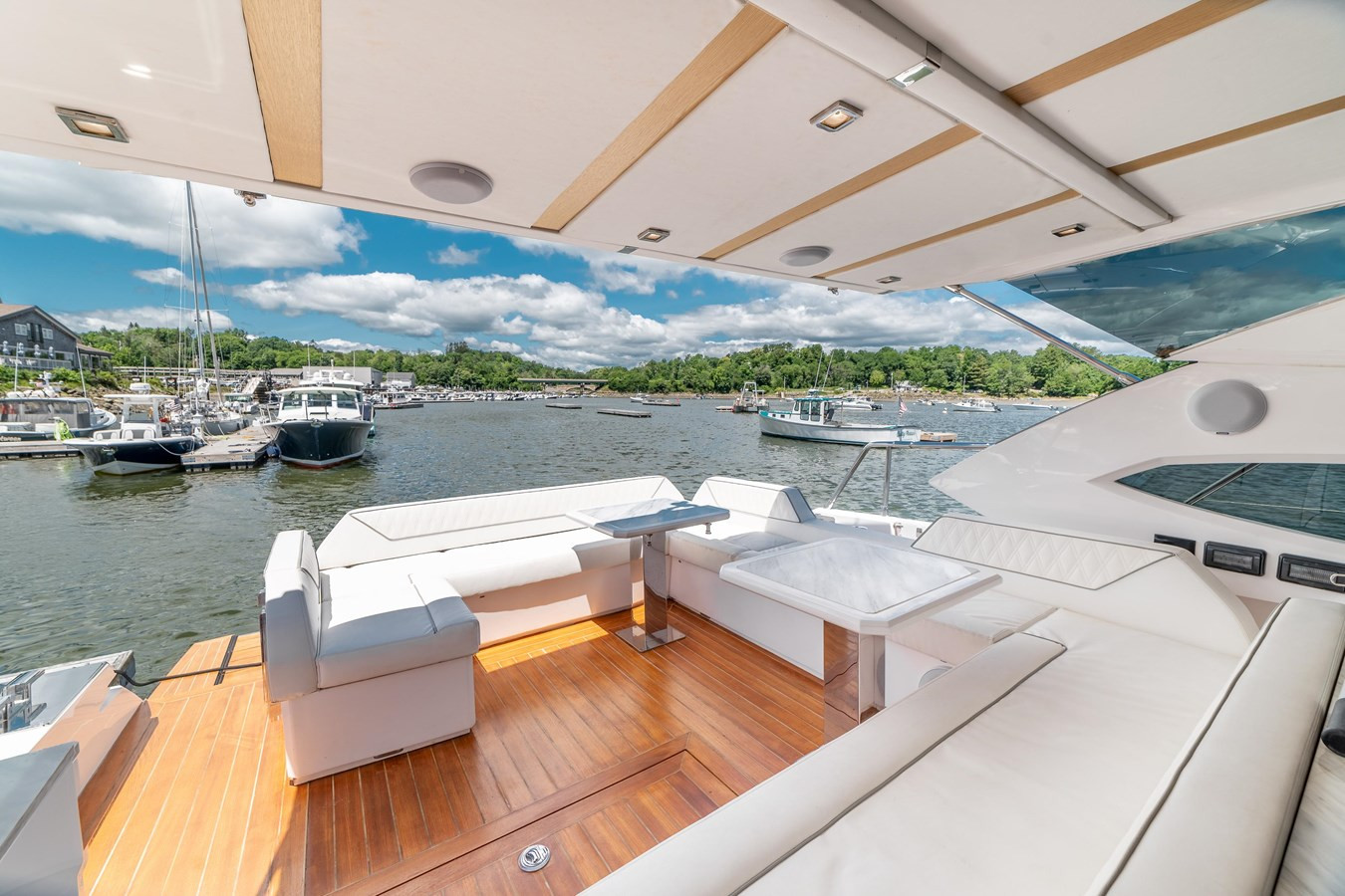 https://arconyachts.ams3.digitaloceanspaces.com/113552/conversions/large_3776230-optimize.jpg
