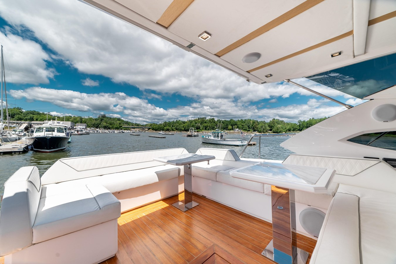 https://arconyachts.ams3.digitaloceanspaces.com/113555/conversions/large_3776231-optimize.jpg