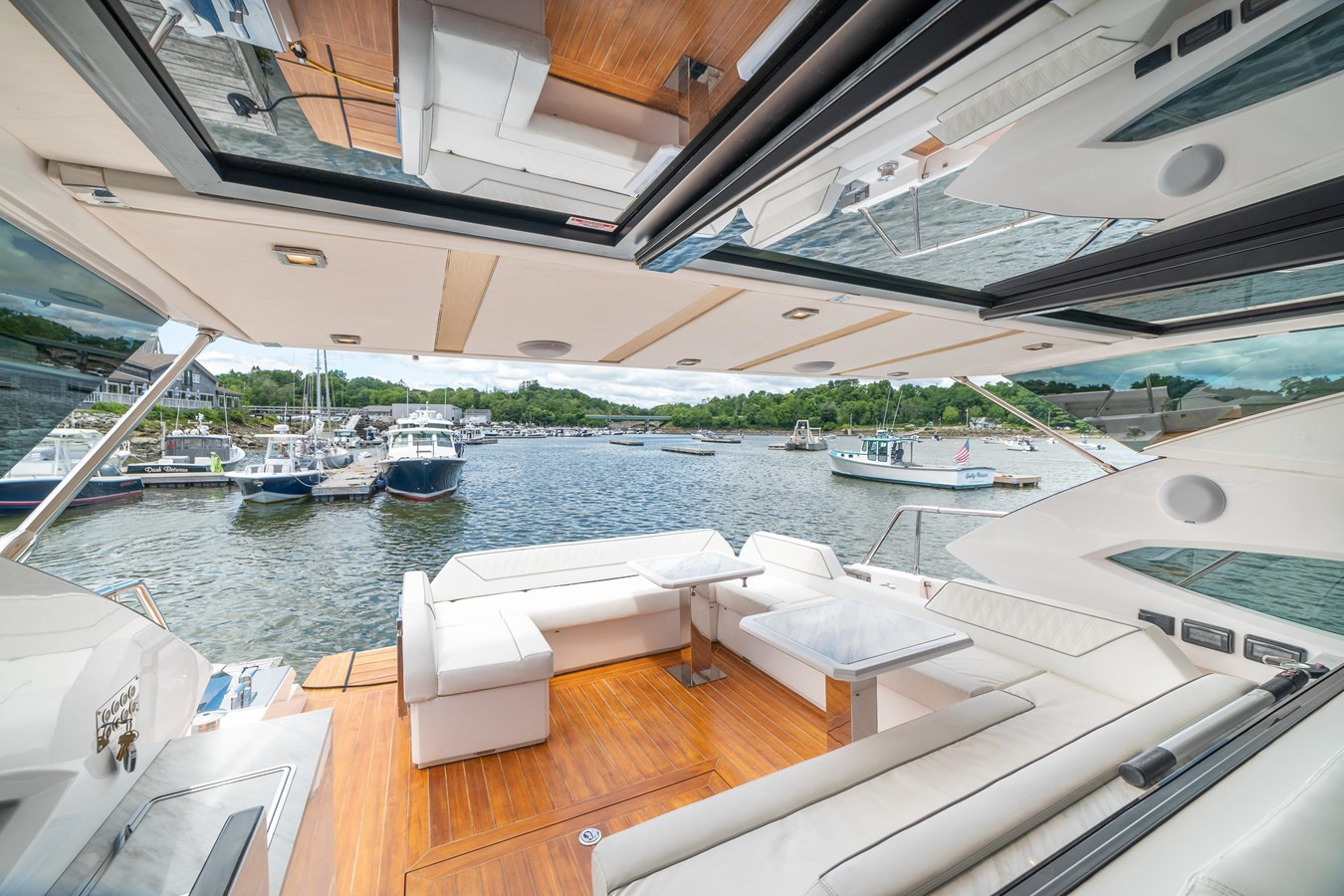 https://arconyachts.ams3.digitaloceanspaces.com/113567/conversions/large_3776235-optimize.jpg