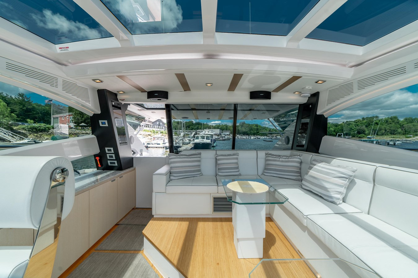 https://arconyachts.ams3.digitaloceanspaces.com/113577/conversions/large_3776239-optimize.jpg
