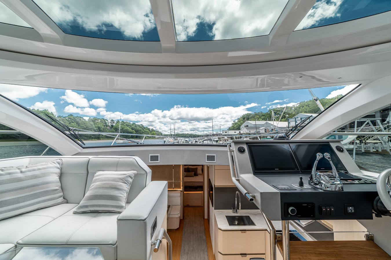 https://arconyachts.ams3.digitaloceanspaces.com/113586/conversions/large_3776242-optimize.jpg