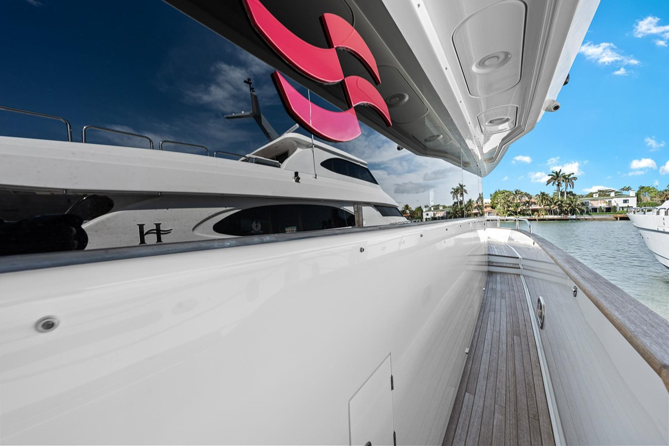 https://arconyachts.ams3.digitaloceanspaces.com/113590/conversions/large_4580390-optimize.jpg