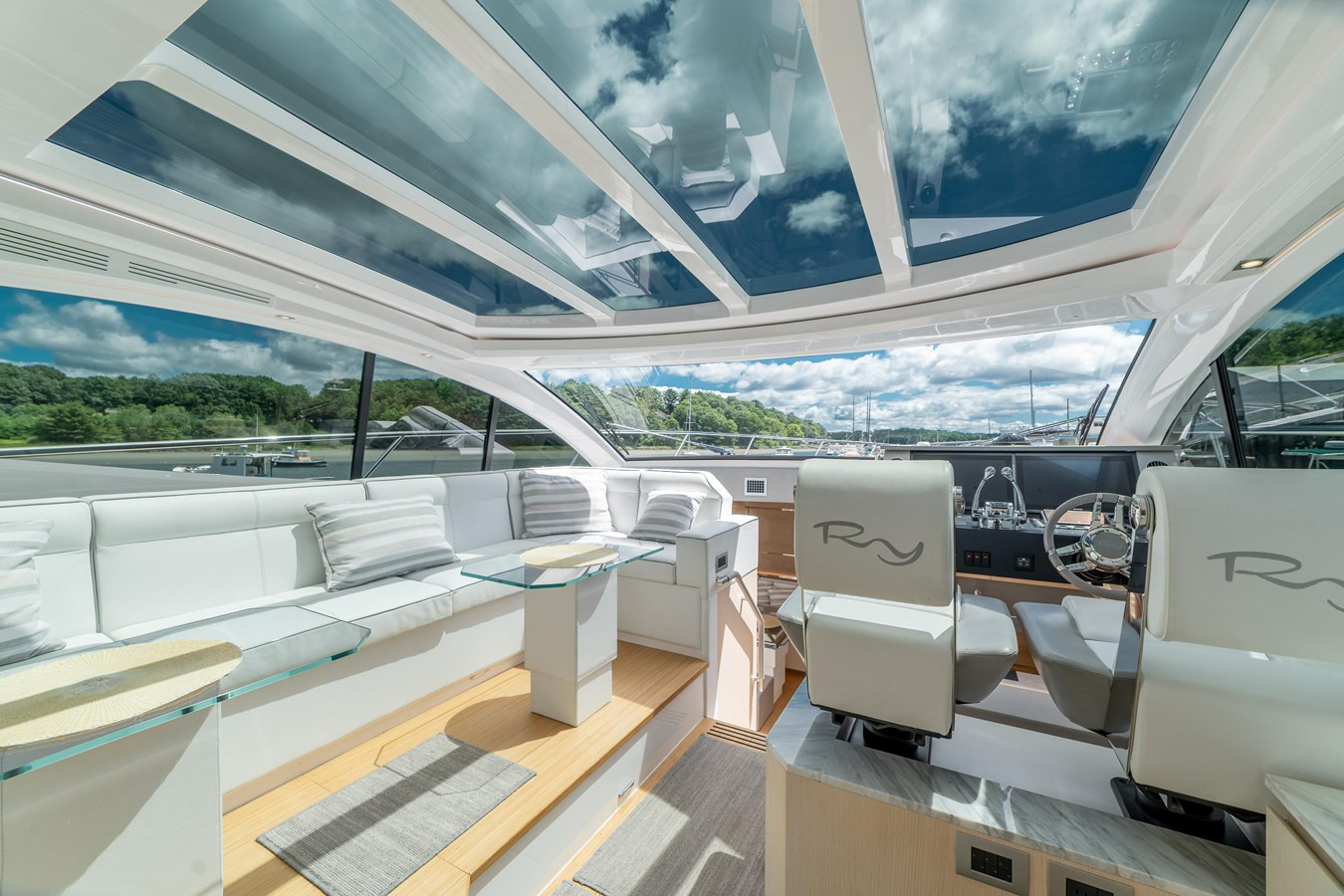 https://arconyachts.ams3.digitaloceanspaces.com/113596/conversions/large_3776247-optimize.jpg