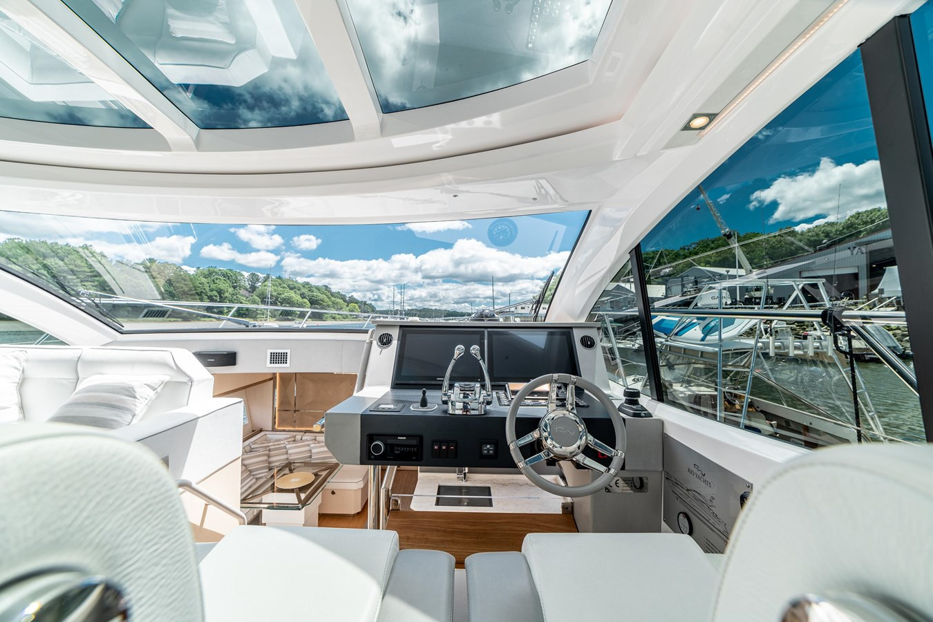 https://arconyachts.ams3.digitaloceanspaces.com/113600/conversions/large_3776249-optimize.jpg