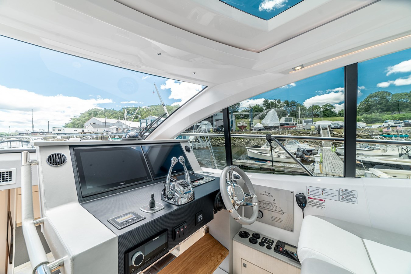 https://arconyachts.ams3.digitaloceanspaces.com/113602/conversions/large_3776250-optimize.jpg